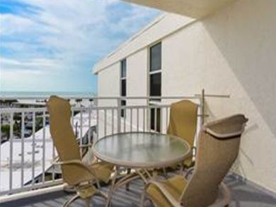 Modern Beachside Vacation Condo 2 Bedooms for Rent Week